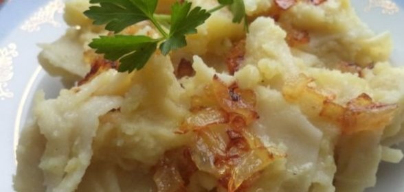 Салат из сыра и овощей