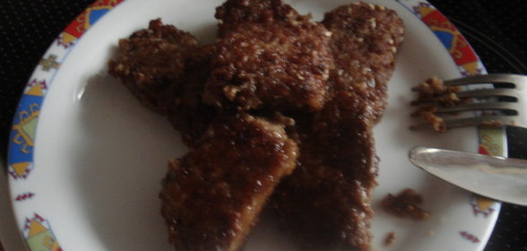 Отбивные из печени в соево-коричном маринаде