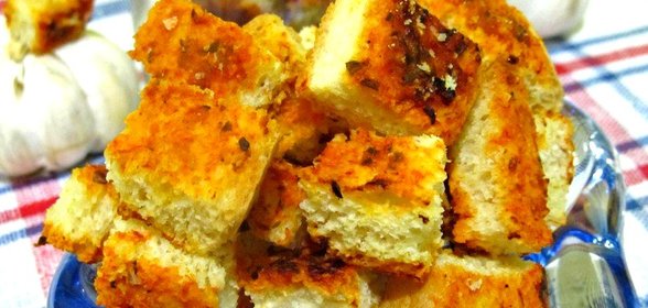 Сухарики с аджикой