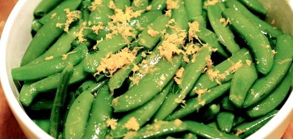 Зеленый горошек с апельсиновым соком и цедрой