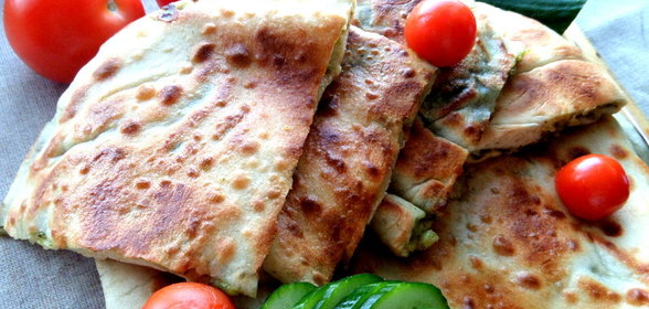 Хачапури со шпинатом и сыром
