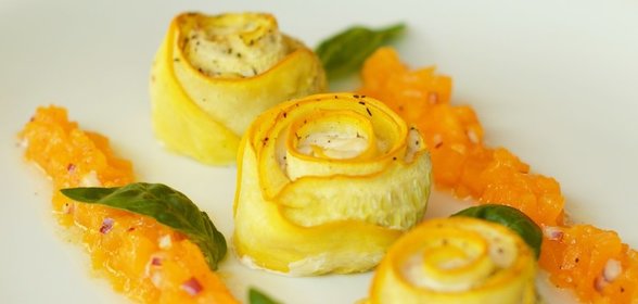 Рулеты из цуккини с курицей