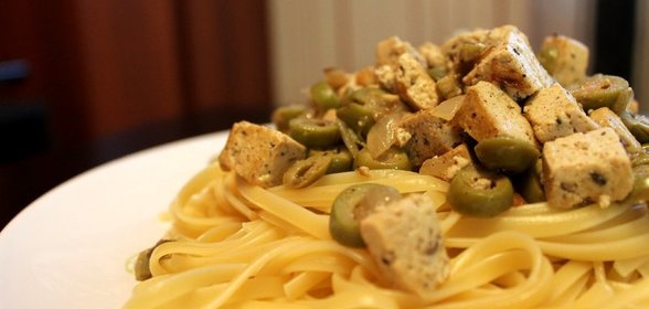 Паста с тофу и оливками