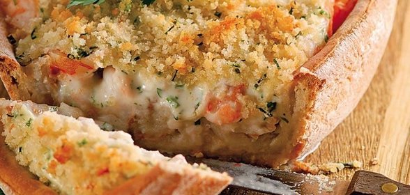 Хрустящий пирог с треской, пикшей и креветками