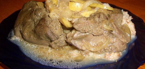 Печень индейки тушеная с яблоками