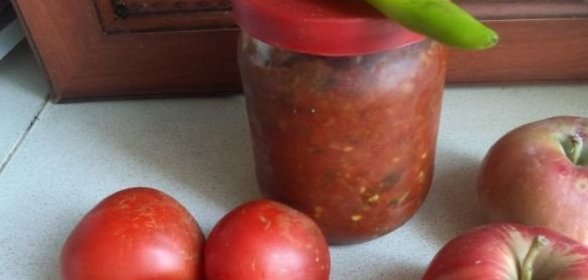 Острая аджика из помидоров с яблоками, на зиму