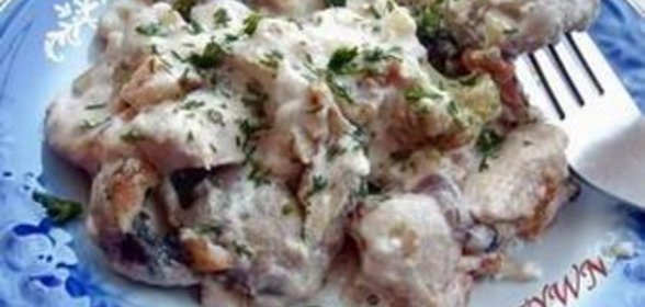 Овощи с грибами и мясом под ореховым соусом