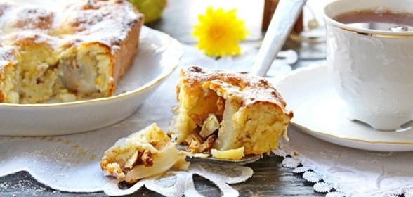 Творожный пирог с грушами и орехами
