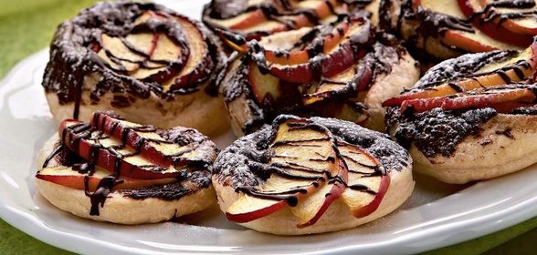 Слоеные тарталетки с нектаринами