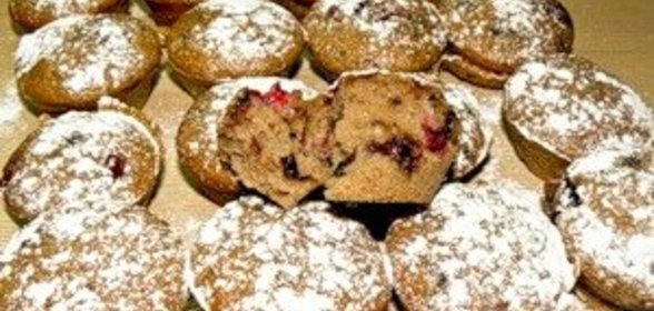 Маффины с темным шоколадом и брусникой