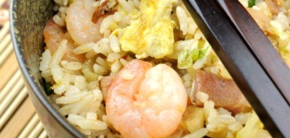 Рис по‑китайски с морепродуктами