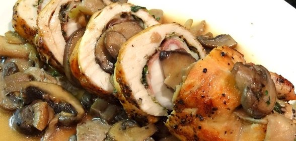 Рулет из индейки с грибами и сыром