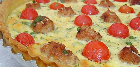 Киш с помидорами черри и мясными шариками