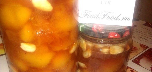 Персиковое варенье с миндалем