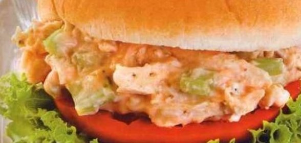 Салат из квашеной капусты с апельсинами и изюмом