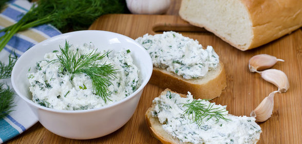 Творожная закуска с зеленью и чесноком
