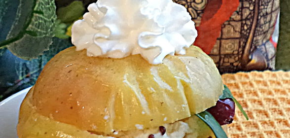 Яблоки в белом берете, запеченные с творогом и киноа