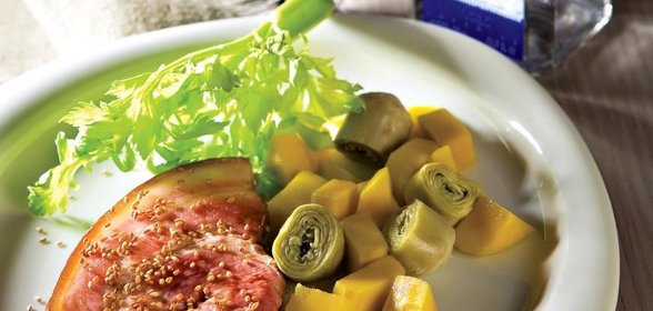 Грудинка с кунжутом, репой и артишоками