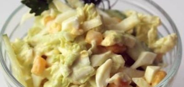 Салат из сельдерея черешкового с консервированной кукурузой