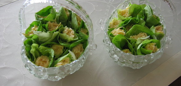 Салатные листья с сыром