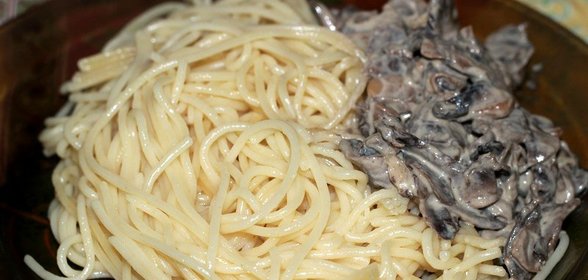 Спагетти со сливочно-грибным соусом