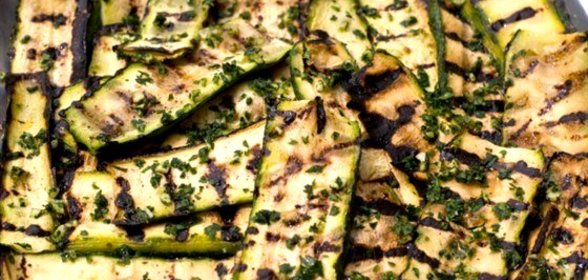 Цукини на гриле с шалфеем и белым бальзамическим уксусом