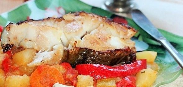 Треска c тушеными овощами