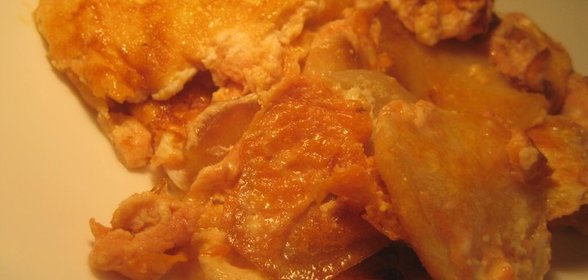 Омлет томатный с чипсами из картофеля