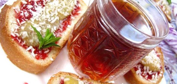 Бутерброды с жареными бананами и малиновым вареньем (на завтрак)