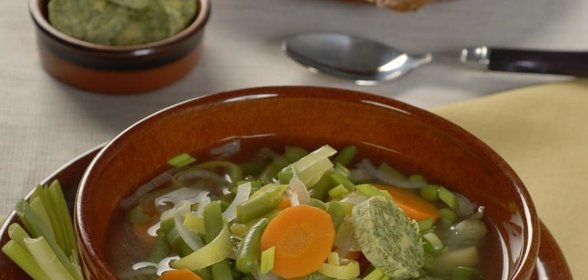 Овощной суп с зеленым маслом