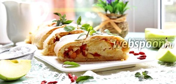 Рулет песочный с яблоком, годжи и изюмом
