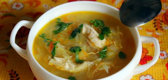 Щи из свежей и квашеной капусты на курином бульоне