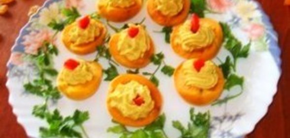 Тунец в половинках абрикосов