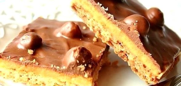 Печенье с фундуком и шоколадной глазурью