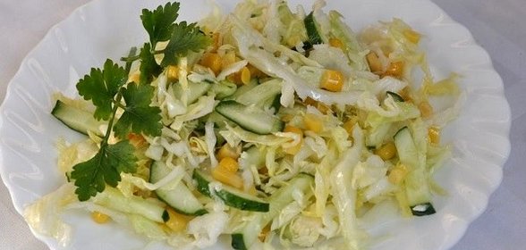 Простой салат с кукурузой консервированной