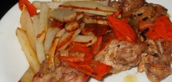 Грибы с картофелем, тушенные в горшочке