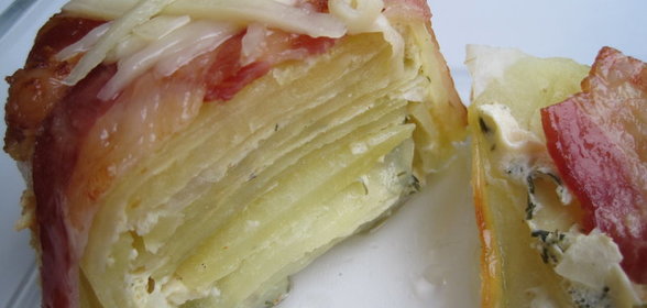 Картошечка запеченая в сметанном соусе с беконом