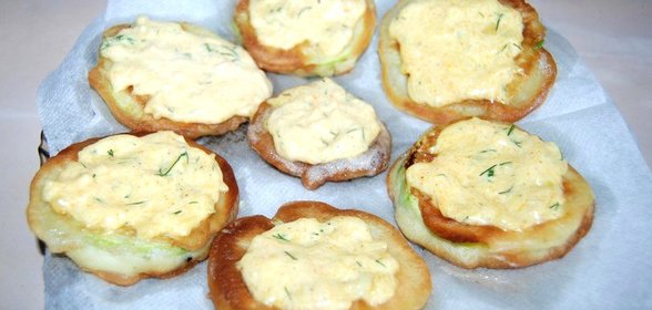 Жареные кабачки под чесночным соусом