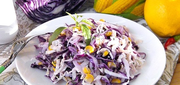 Салат с консервированной кукурузой