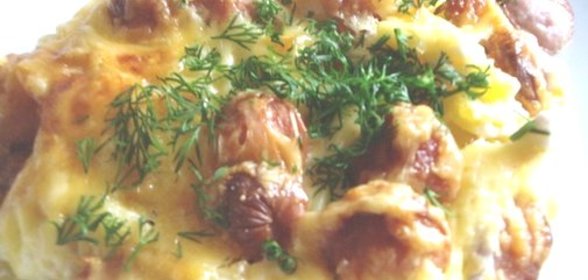 Запеченный картофель с сосисками
