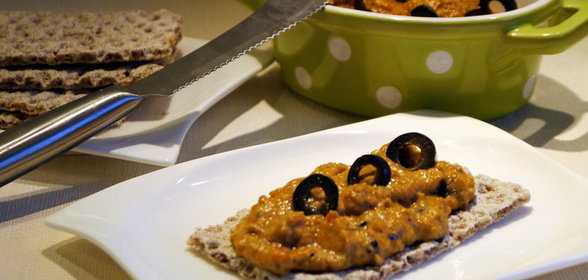 Баклажанный дип с оливками или всеми любимая баклажання икра в средиземноморком прочтении