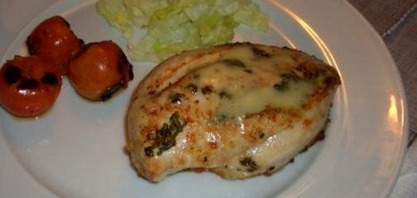 Куриная грудка с сыром маскарпоне и розмарином