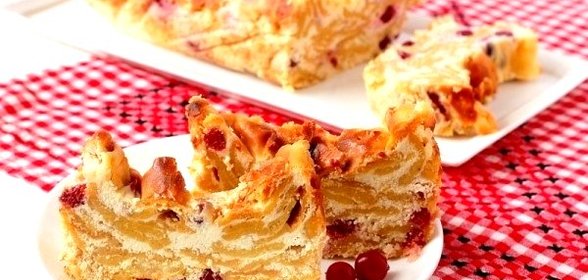 Творожная запеканка с кукурузными хлопьями и клюквой
