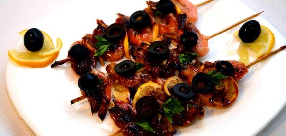 Креветки на шпажках с лимоном