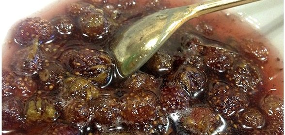 Земляничное варенье с хвостиками