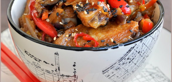 Куриные крылышки с баклажанами в кисло-сладком соусе