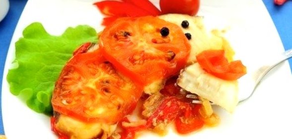 Акула, запеченная с овощами