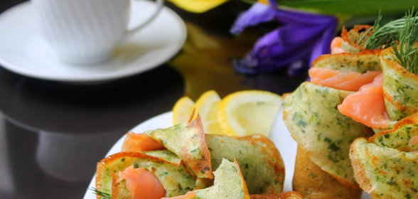 Сырные блинчики со шпинатом и кетой