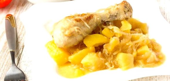 Рагу с квашеной капустой, курицей и картофелем