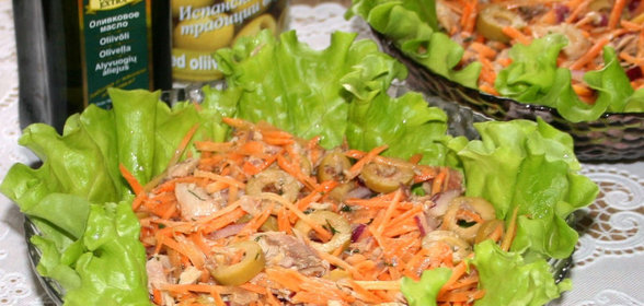 Салат с консервированным тунцом и оливками